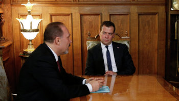 Мень Медведеву рассказал правду о работе стройкомплекса России