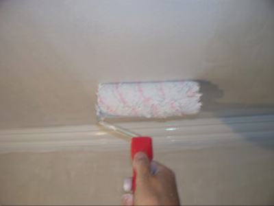 Как красить потолок водоэмульсионной краской