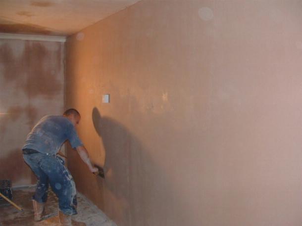 Как убрать краску со стен?