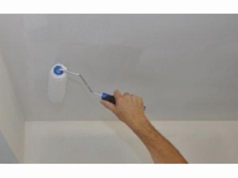 Чем покрасить потолок в ванной комнате