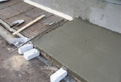 Сезонный ремонт. Восстановление отмостки или ступенек из бетона своими руками